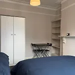 Superb Triple Room Near Croke Park - 4